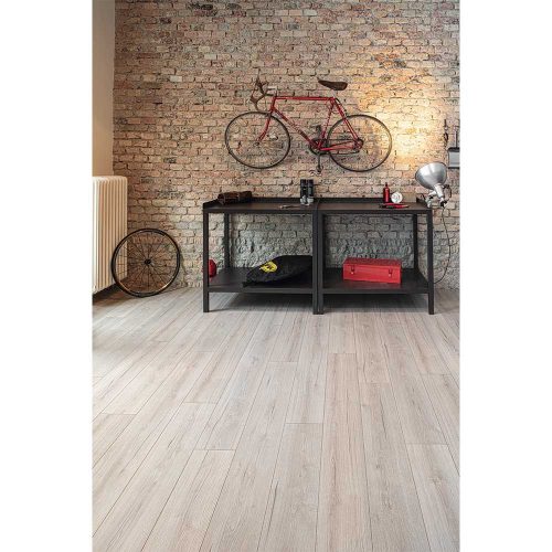 Kaindl PRÉMIUM AQUA Eiche Oak Claymono 12 mm laminált padló, színek: szürke, barna, padlófűtéshez alkalmazható.